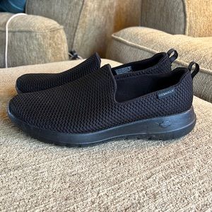 Sketchers GOGA MAX, Womens slip on, Black, 8.5